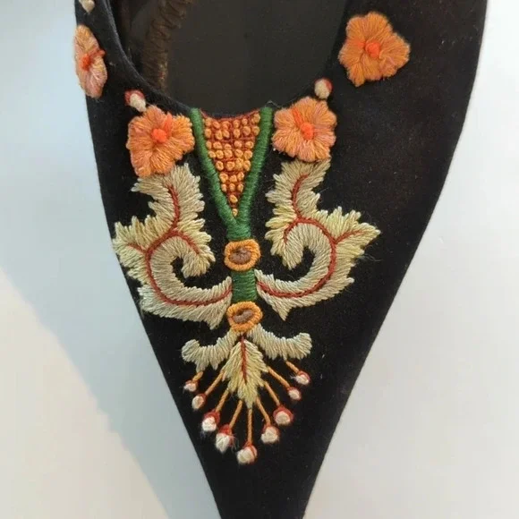 Fendi Embroidered black satin kitten Heels size 6 - Picture 3 of 12